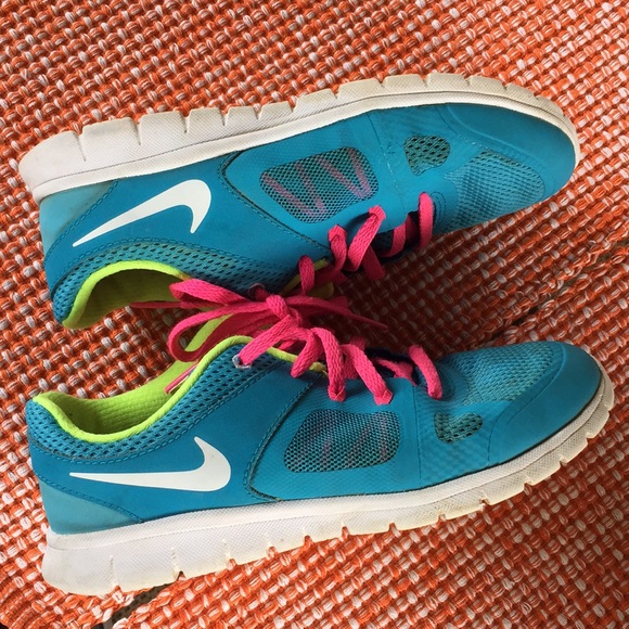 Nike Youth Size 2.5 - Picture 3 of 4